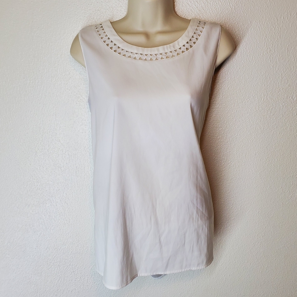 Tahari White Sleeveless Triangle Neck Detail Top
